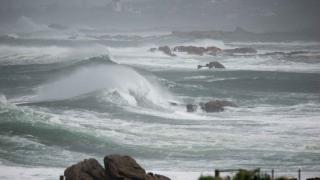Fuerte oleaje en la zona de Santa Maria de Oia en octubre de 2022.