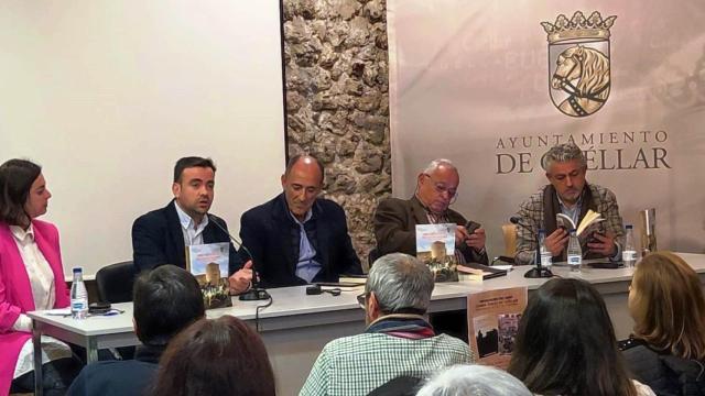 Paco Salamanca estuvo bien arropado en la presentación de su libro sobre los encierros de Cuéllar