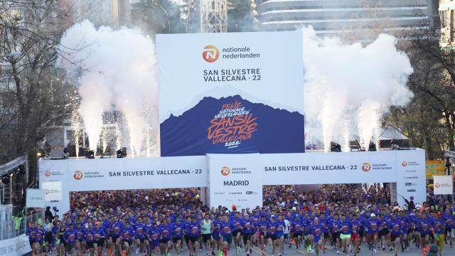 El momento en el que se da la salida a la prueba popular de la San Silvestre Vallecana.