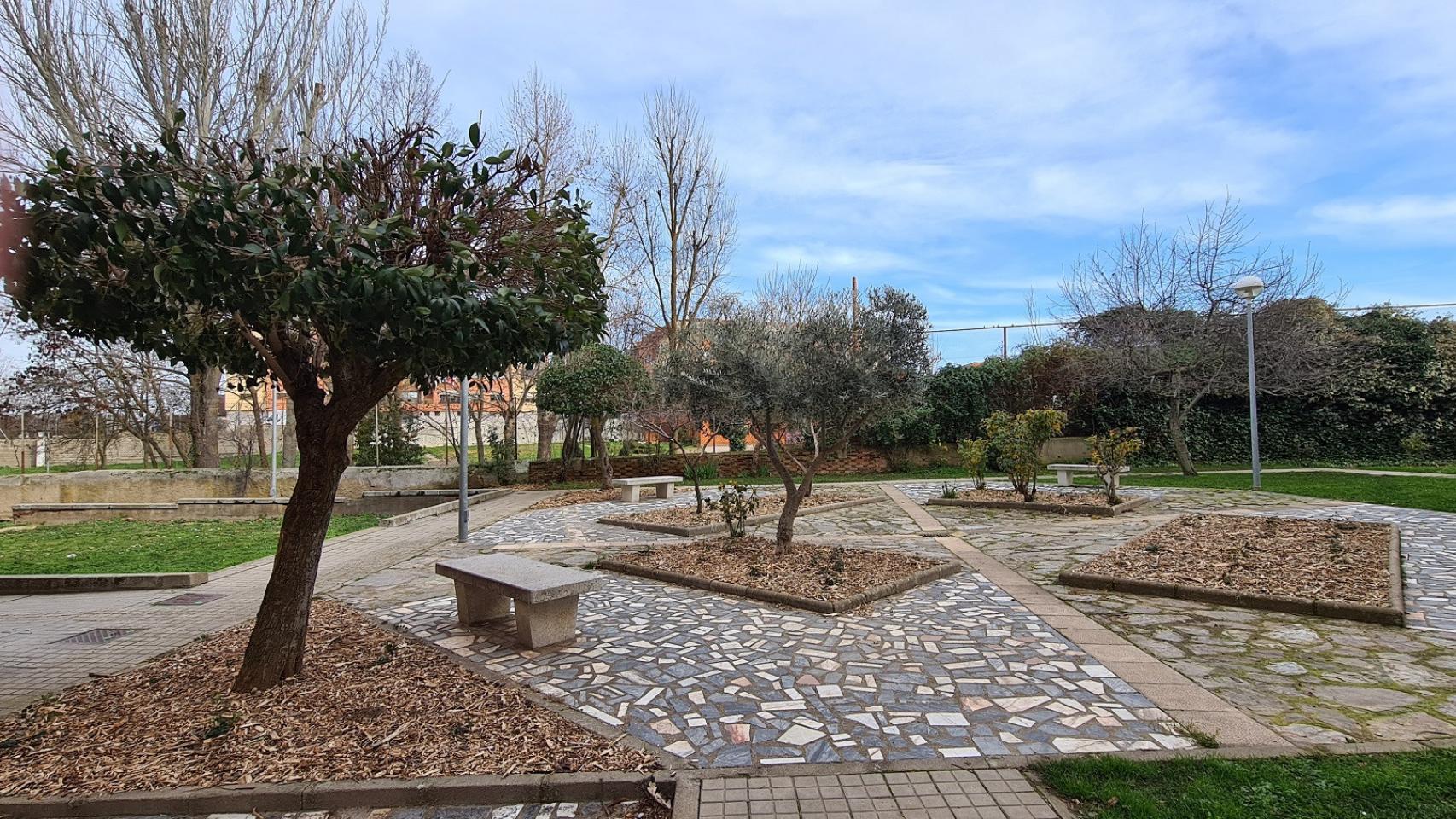 Jardín urbanizado en Tejares