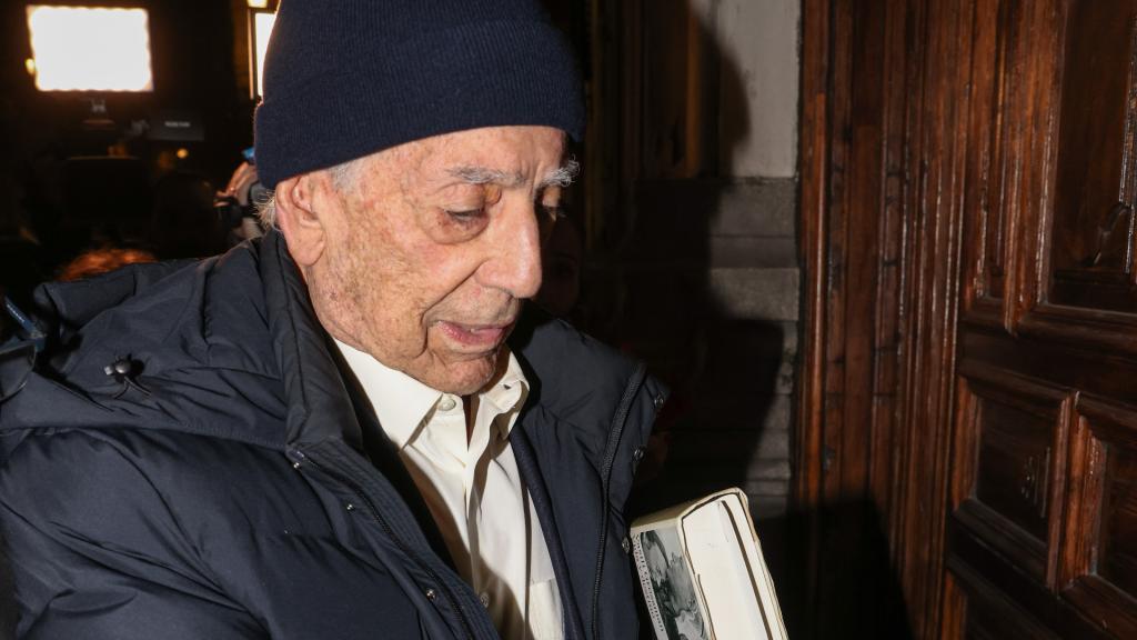 Mario Vargas Llosa tras su regreso de París.