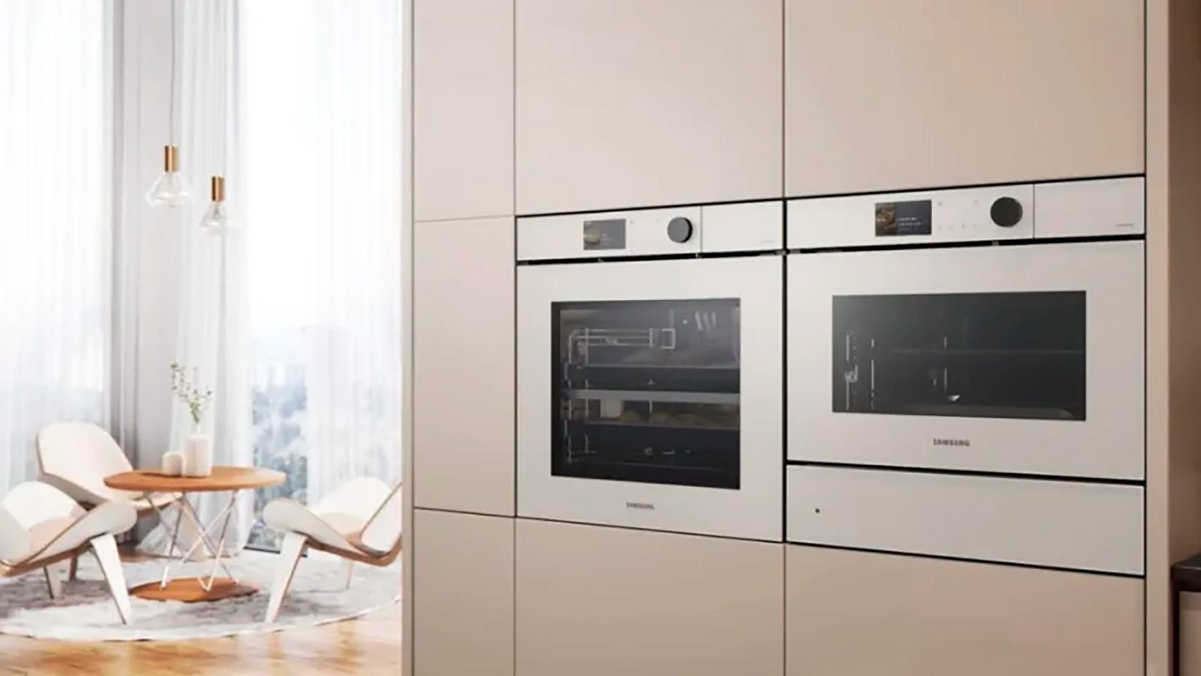 Un horno de pared de Samsung que avisa si la carne ya está en su punto