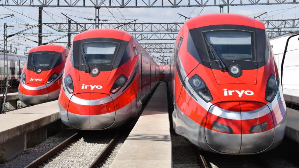 Varios trenes del operador iryo.