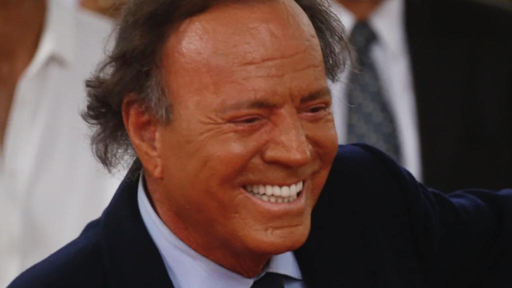 Julio Iglesias.