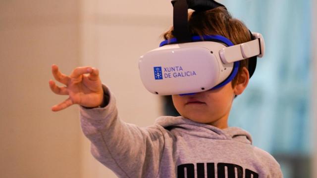 Un niños participando en el Galiverso, en la Cidade da Cultura