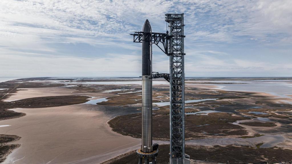 Starship colocada para realizar ensayos