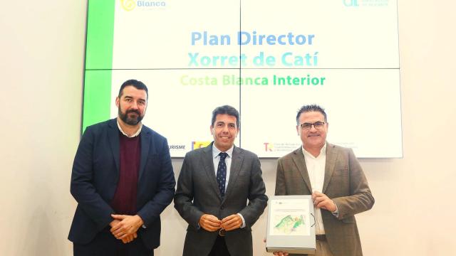 Carlos Mazón, centro, en la presentación del millonario programa de Xorret de Catí.