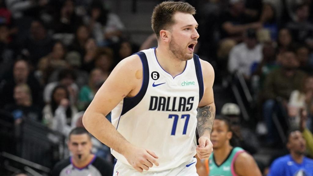 Luka Doncic, en un partido de los Dallas Mavericks de la temporada 2022/2023