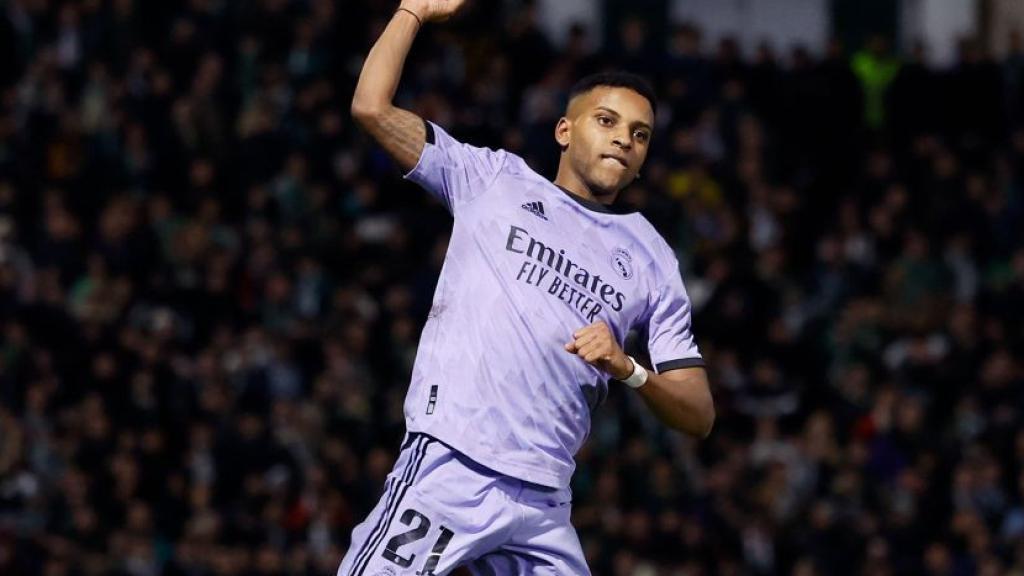 Celebración de Rodrygo Goes de su gol con el Real Madrid, con la camiseta morada, en la Copa del Rey 2022/2023