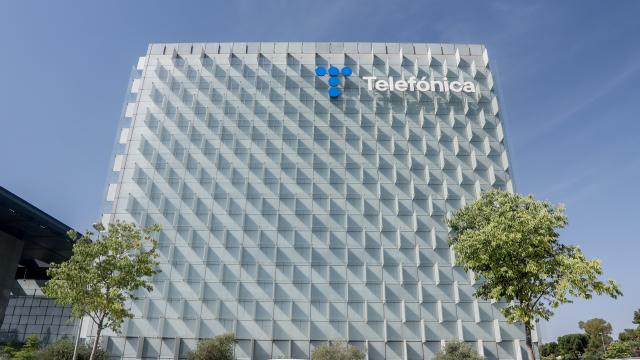 Fachada de la sede de Telefónica en la Ronda de la Comunicación (Madrid).