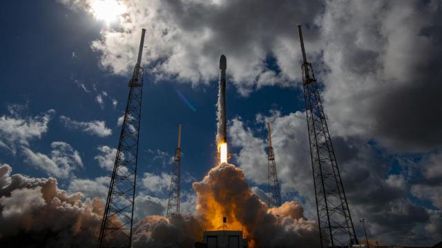 Lanzamiento de cohete Falcon