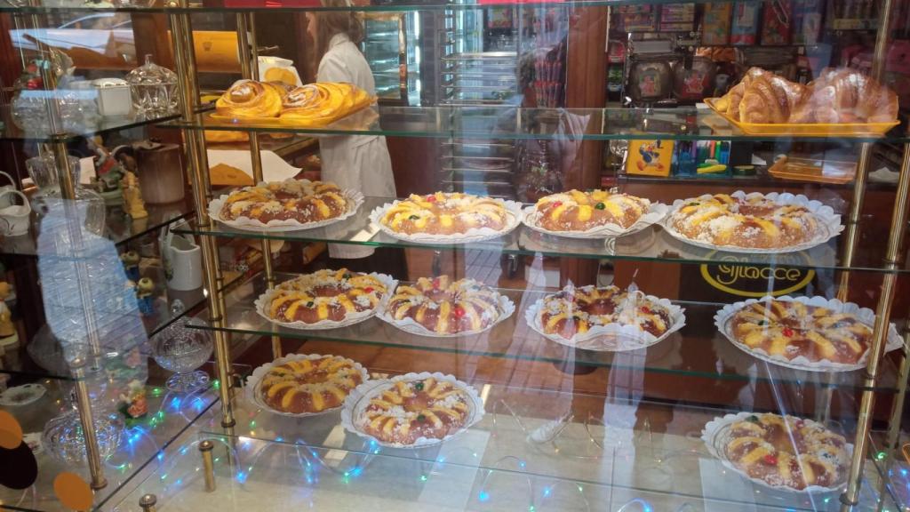 Roscones de Reyes en el escaparate de Glaccé.