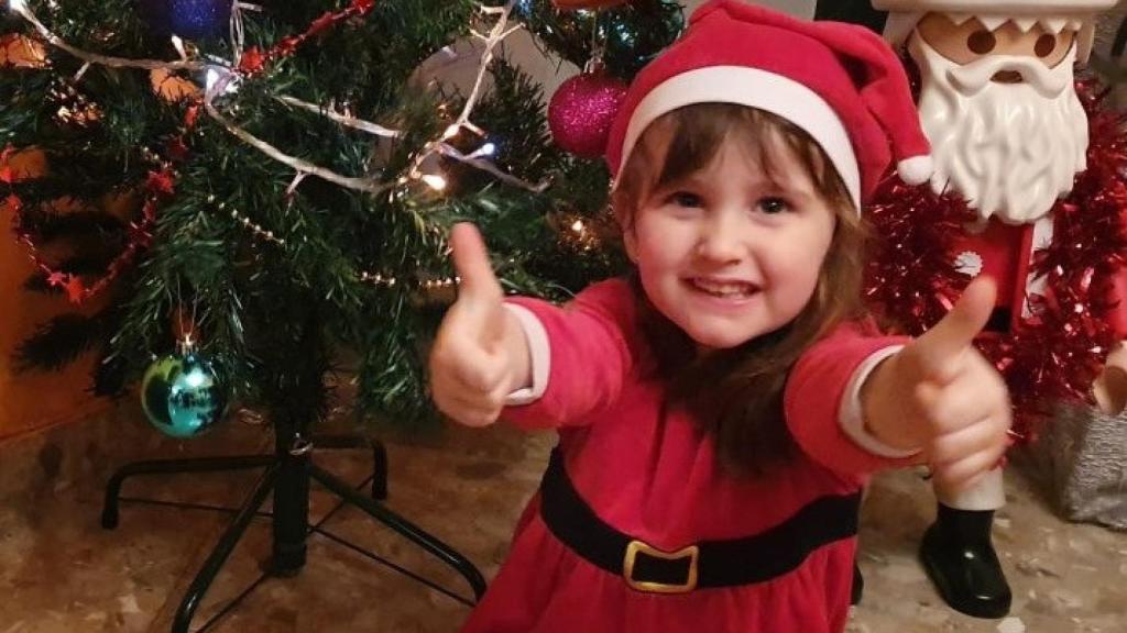 Vera, la niña fallecida en el castillo hinchable, el año pasado en una imagen difundida por sus padres.