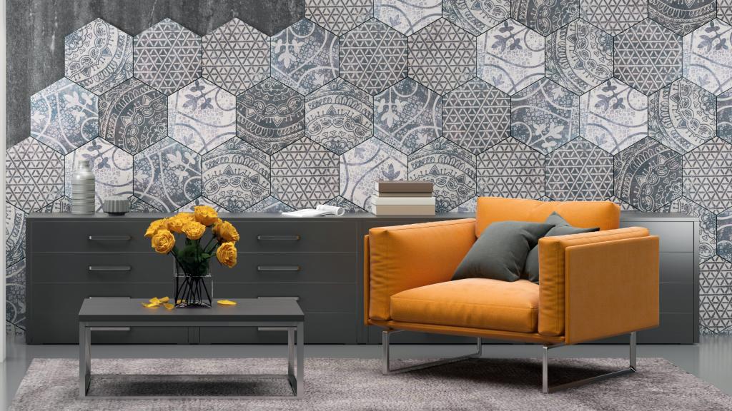 Pared estampada con diseños geométricos.