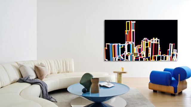 Televisor Samsung sobre la pared.