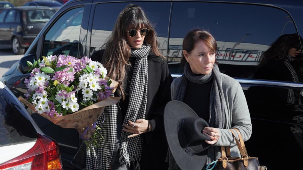 La periodista Sara Carbonero llegando al tanatorio, en Sevilla, este miércoles 4 de enero.