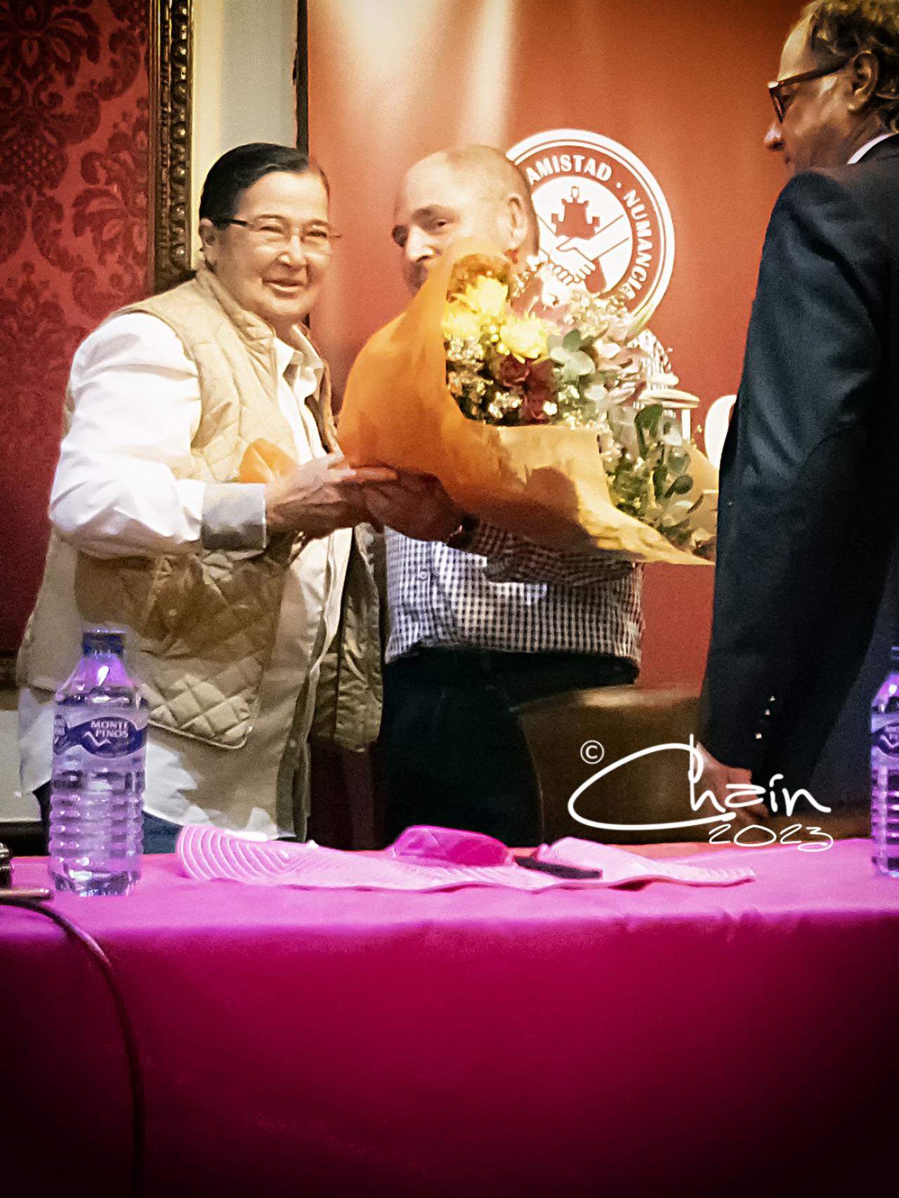 Homenaje a Purita Linares