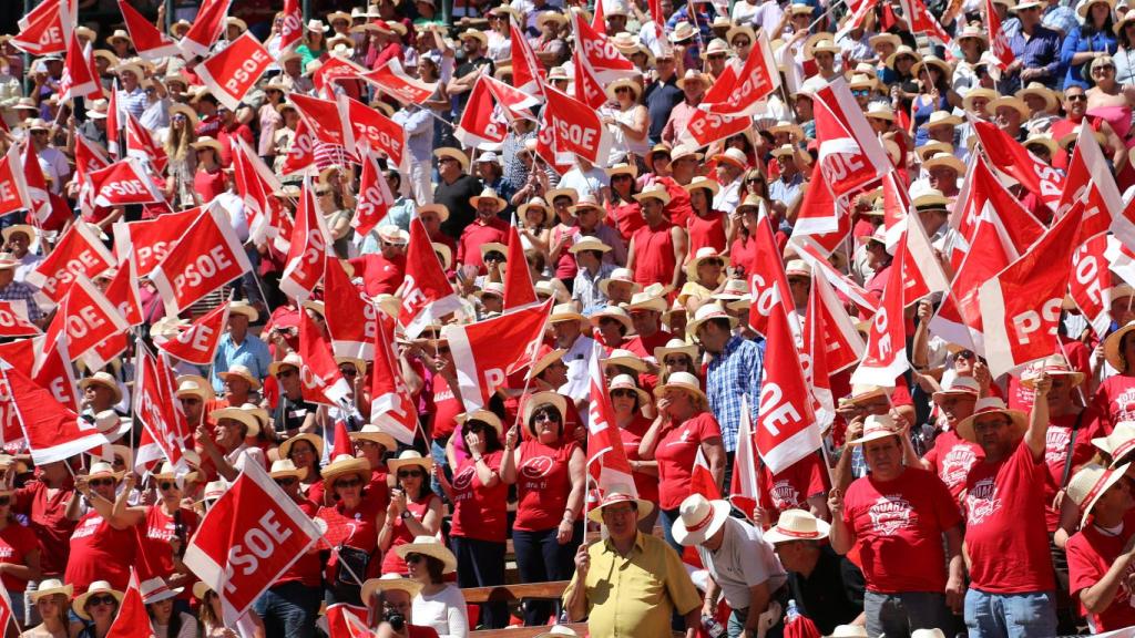 Mitin que el PSOE celebró en la plaza de toros de Valencia en 2008.