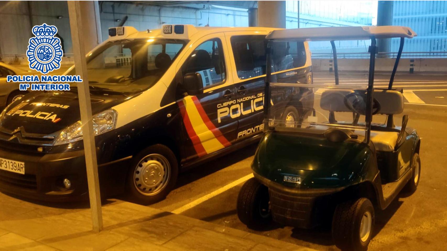 La foto del carrito de golf incautado.