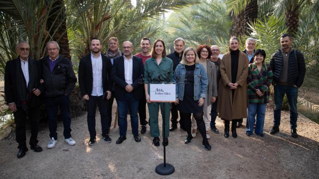 Esther Díez y las personas que apoyan su candidatura.