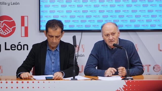 Los dirigentes de CCOO y UGT en Castilla y León, Vicente Andrés y Faustino Temprano, en una imagen de archivo.