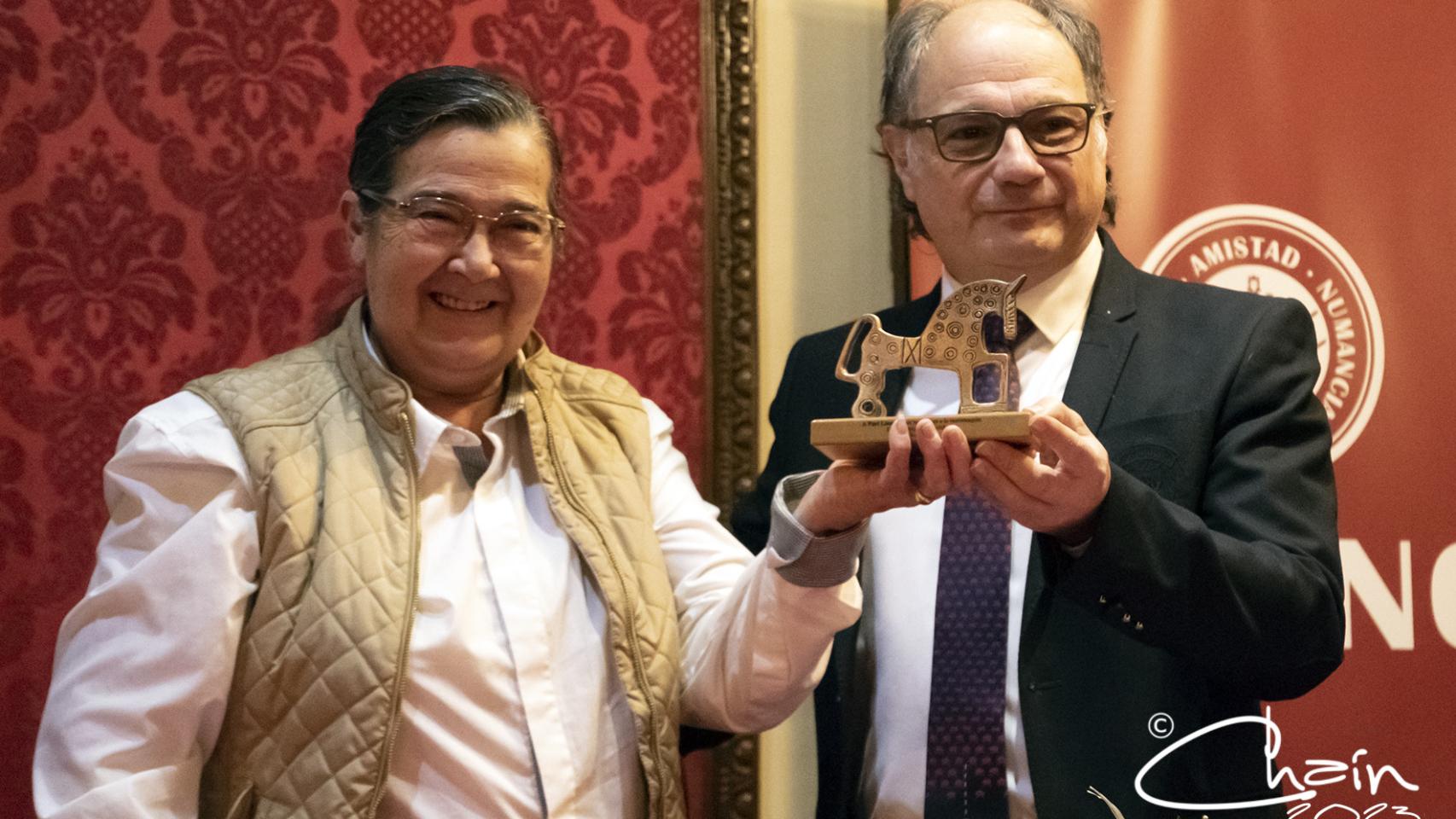 Purita Linares recibe el Caballito de Soria