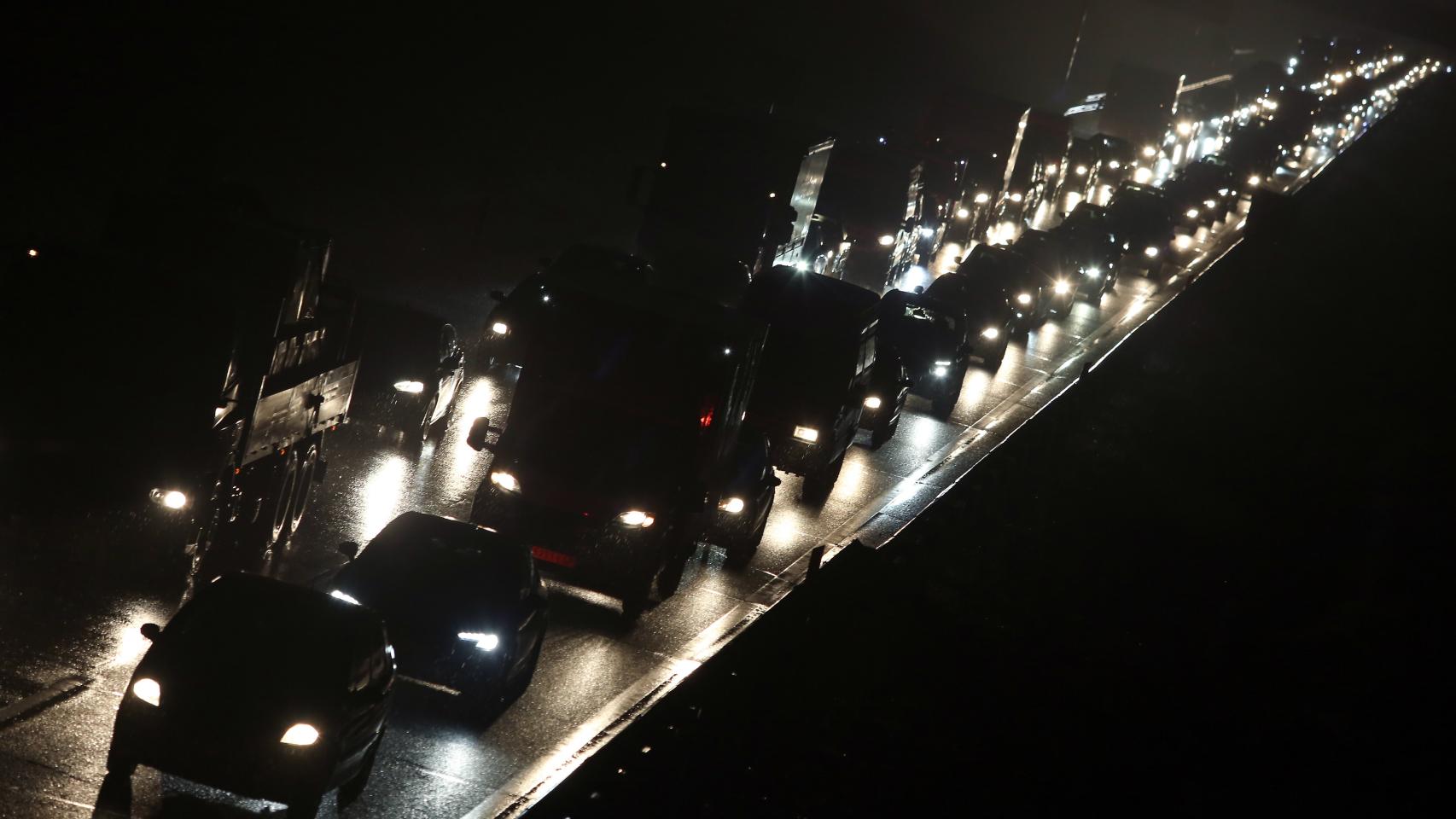 Retención de vehículos en la autovía A-42. Imagen de recurso.