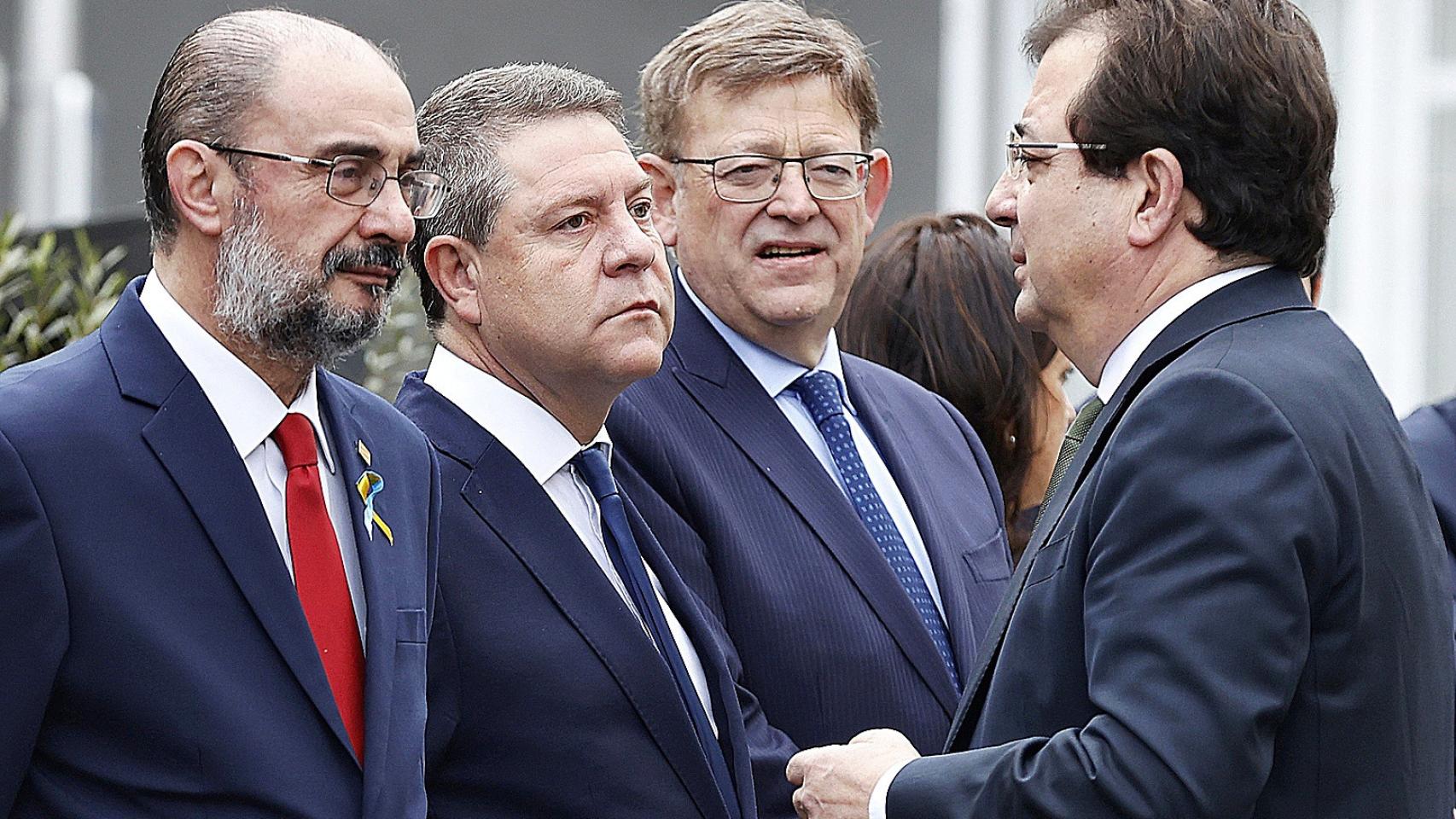 De izquierda a derecha: el presidente de Aragón, Javier Lambán; el de Castilla-La Mancha, Emiliano García-Page; el de la Comunidad Valenciana, Ximo Puig, y el de Extremadura, Guillermo Fernández Vara.