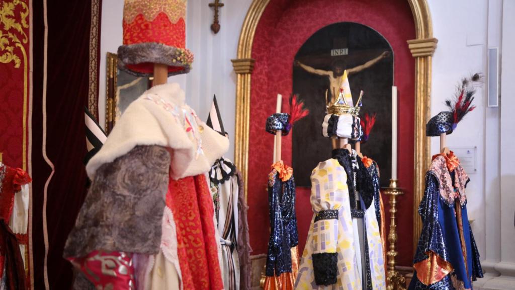 Fotografía de los trajes de los Reyes Magos para este 2023.