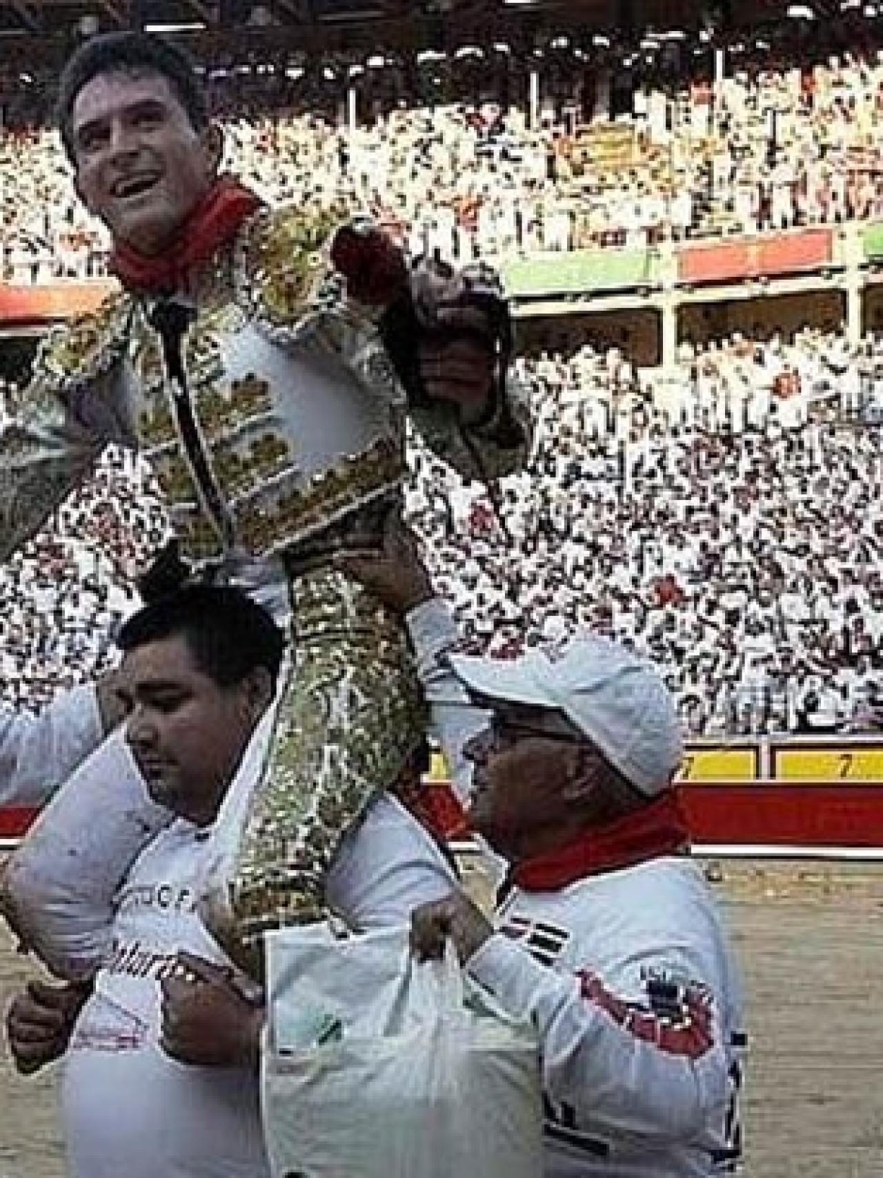 Joselillo es sacado a hombros en Pamplona en 2010