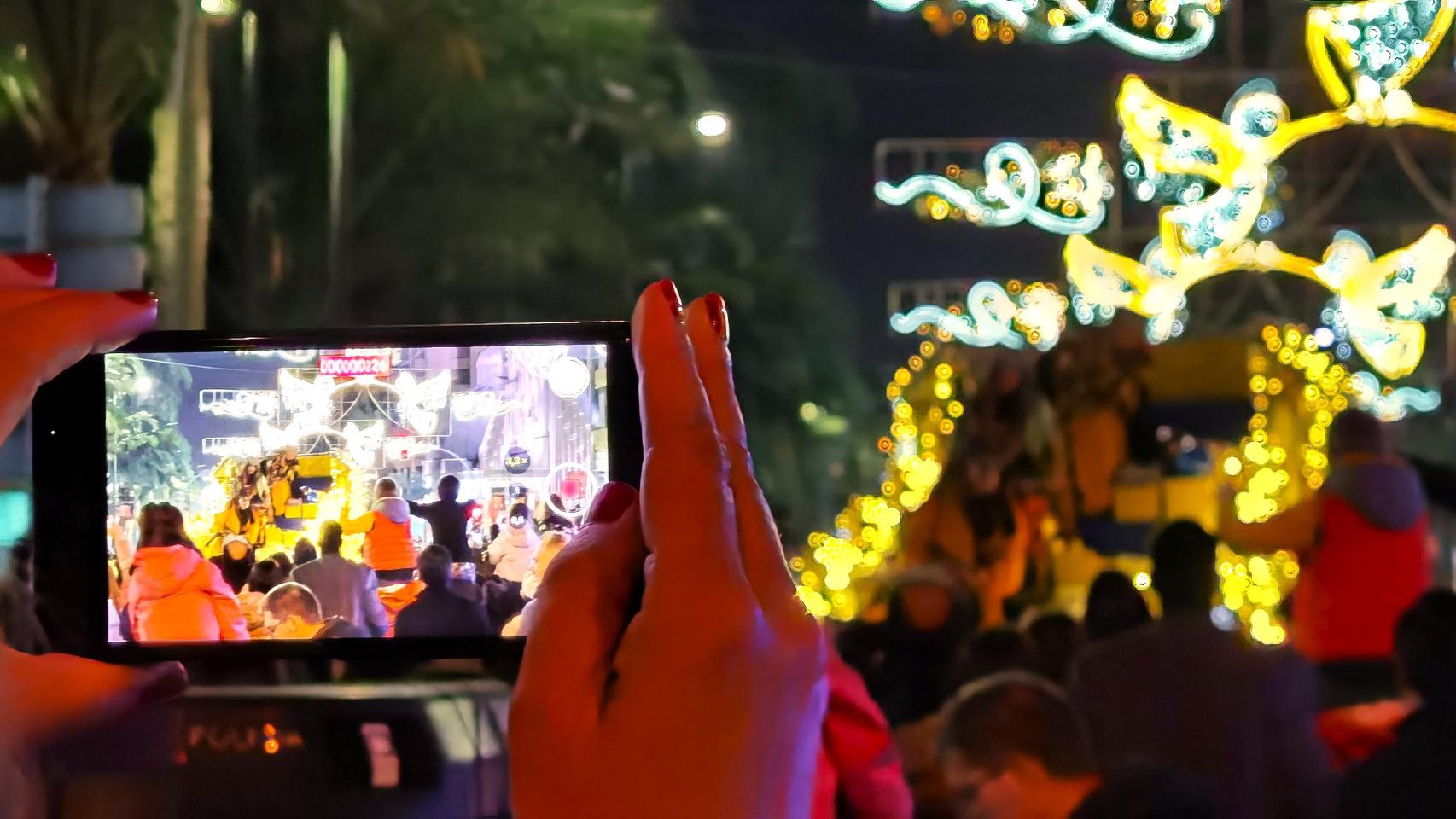El Ayuntamiento calcula que 30.000 personas reciben a los Reyes Magos en Alicante.