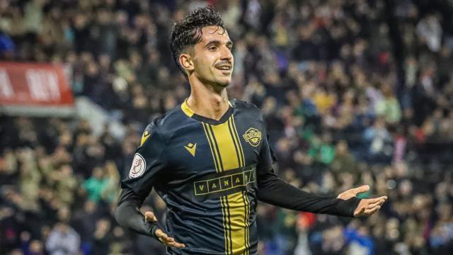 Soldevila celebra uno de sus históricos tantos ante el Barcelona.