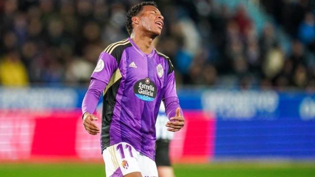 Gonzalo Plata lamenta una jugada en el partido de Copa contra el Alavés