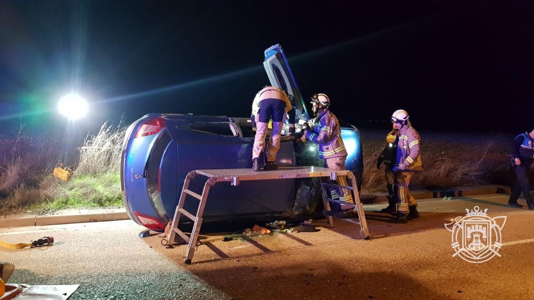 Los bomberos de Burgos liberan al ocupante con diversas heridas leves