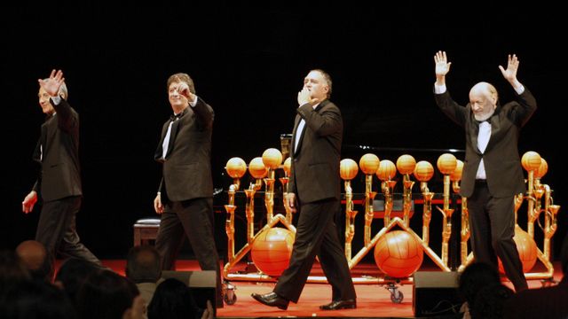 Imagen de archivo de 2017 que muestra al grupo argentino de humor, Les Luthiers. Foto: Juan González (Efe)