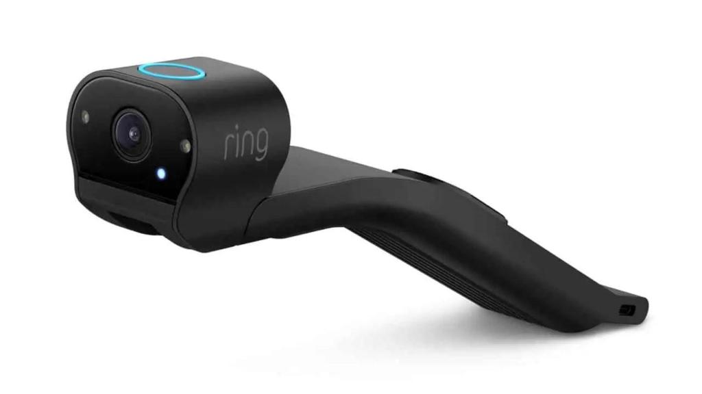La forma de la Ring Car Cam ha sido diseñada para encajar en el salpicadero