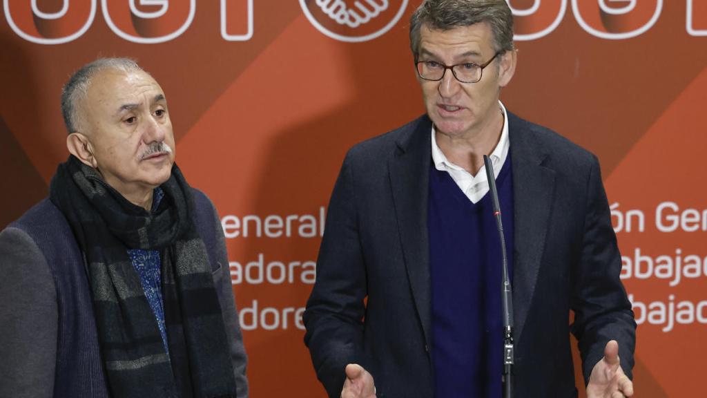 Alberto Núñez Feijóo junto a Pepe Álvarez, este jueves en la sede de UGT.