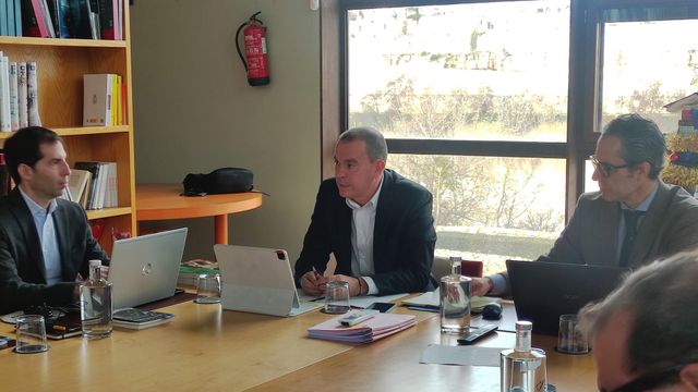 El presidente de la Diputación de Zamora, Francisco José Requejo, durante una reunión del Patronato de la Fundación hispano-portuguesa Rei Afonso Henriques.