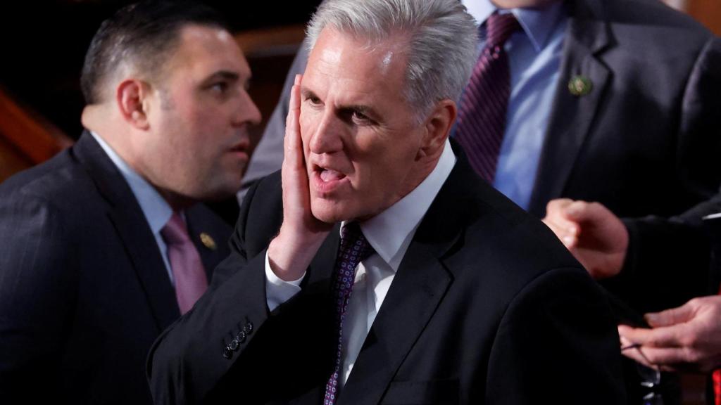 Los representantes estadounidenses se reúnen para tratar de elegir un nuevo presidente de la Cámara en el Capitolio de los Estados Unidos en Washington.