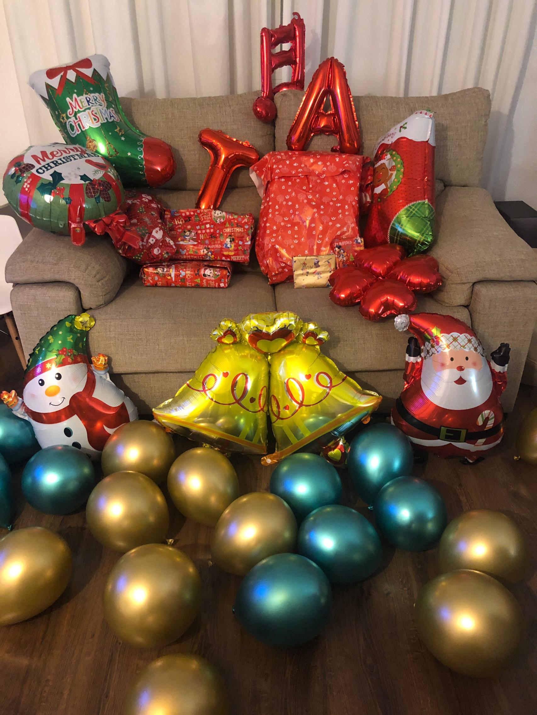 Los Reyes Magos llenan de regalos los salones de Málaga.