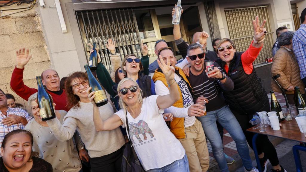 El bar la Ribera se ha llenado de clientes afortunados.