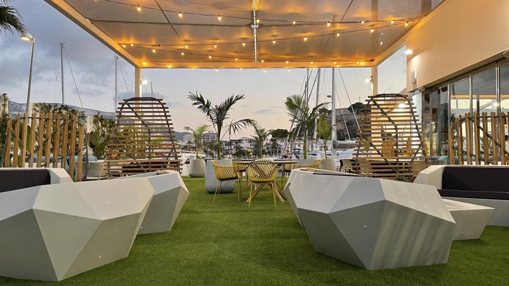 El restaurante Nómada en Dénia se beneficia de sus excelentes vistas.