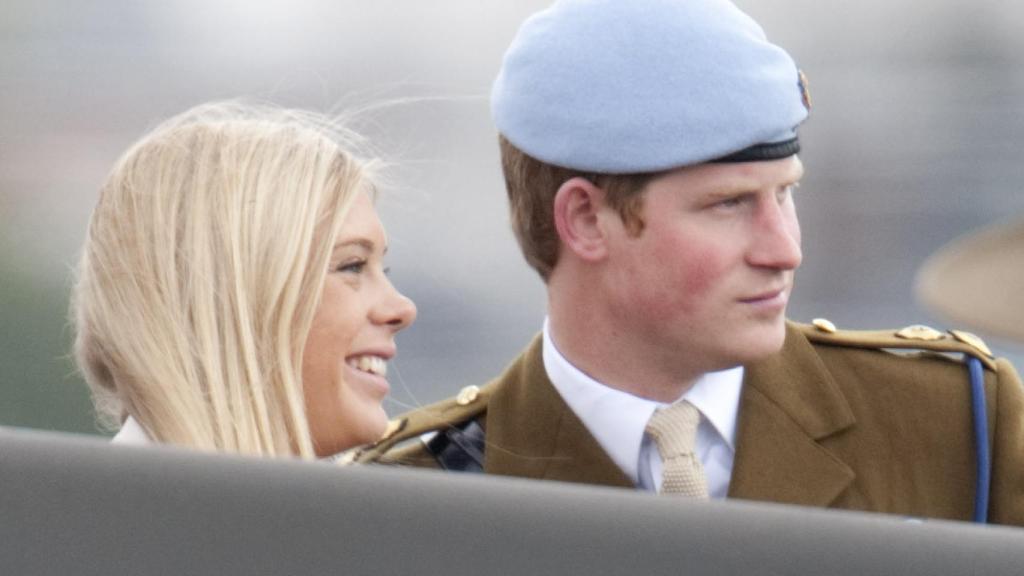 El príncipe Harry y Chelsy, una de sus novias.