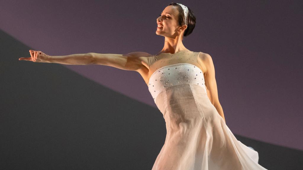 Un momento del espectáculo 'Coppél-i.A', de Les Ballets de Monte-Carlo