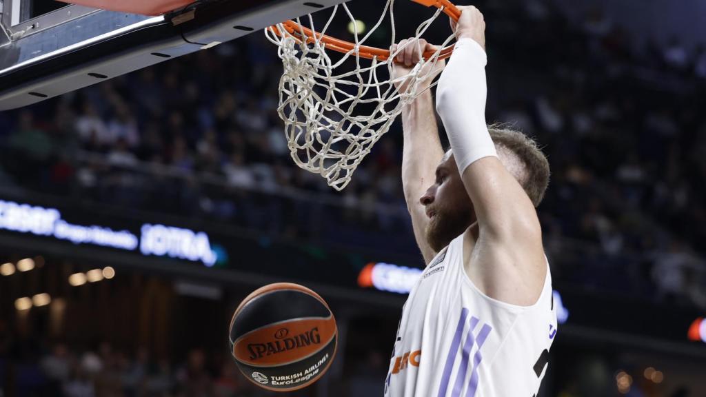 Dzanan Musa realiza un mate en Euroliga