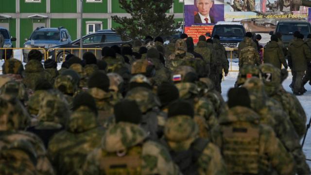 Reservistas rusos antes de marchar al frente