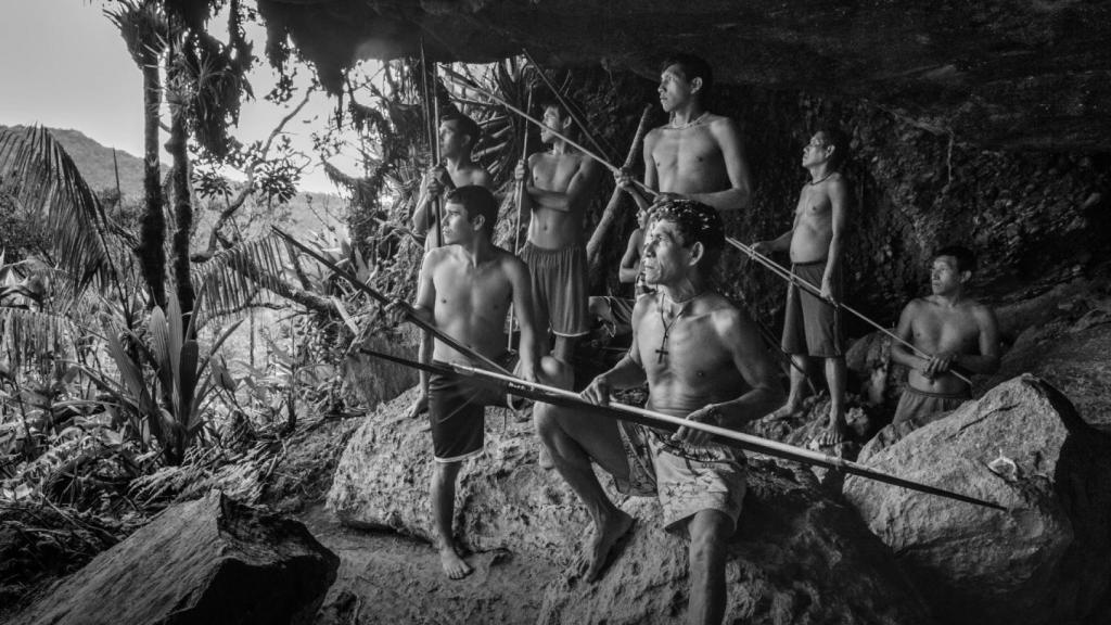 Sotheby's presentó la mayor subasta NFT del fotógrafo Sebastião Salgado