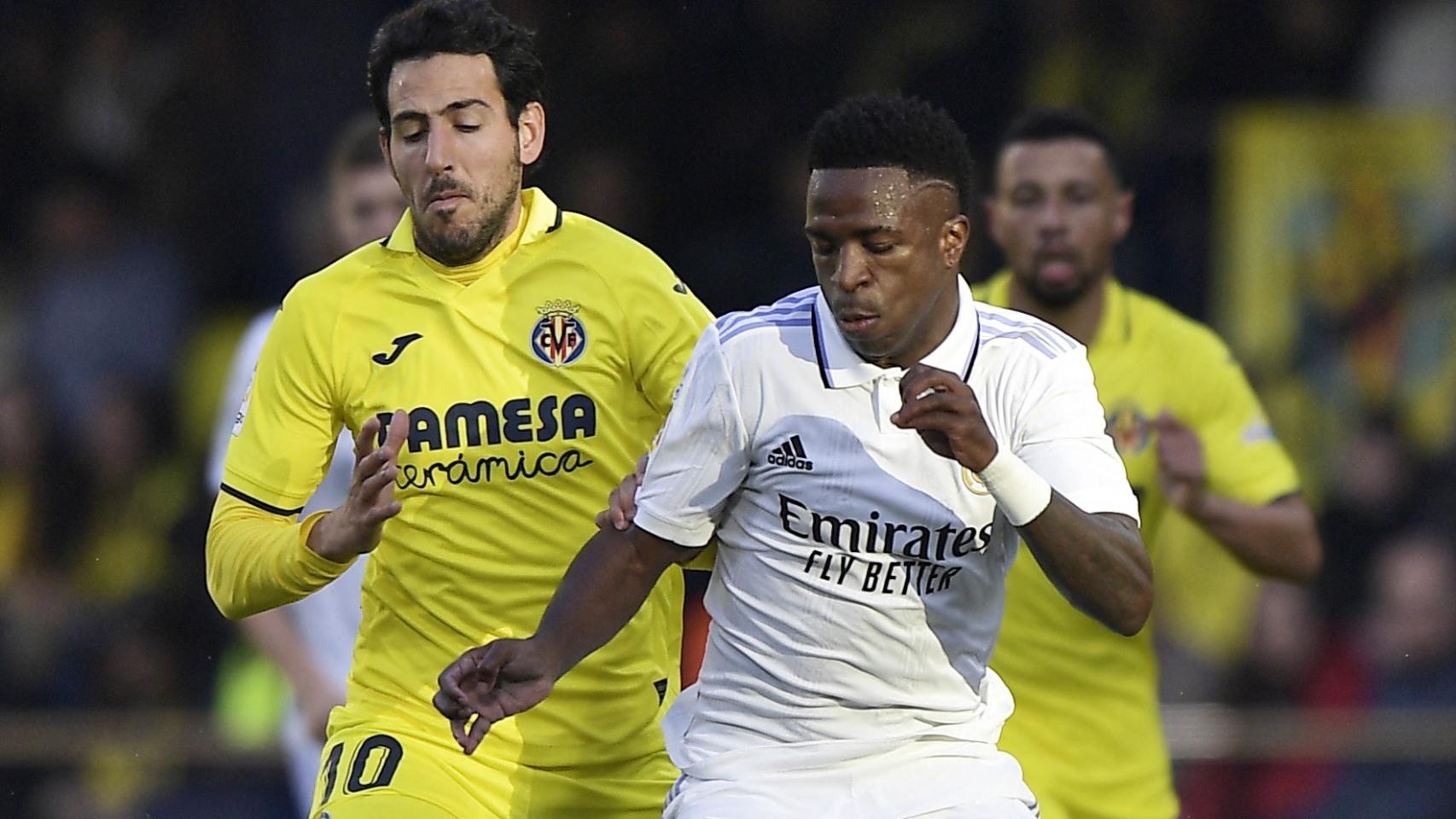 Vinicius, en acción con Dani Parejo