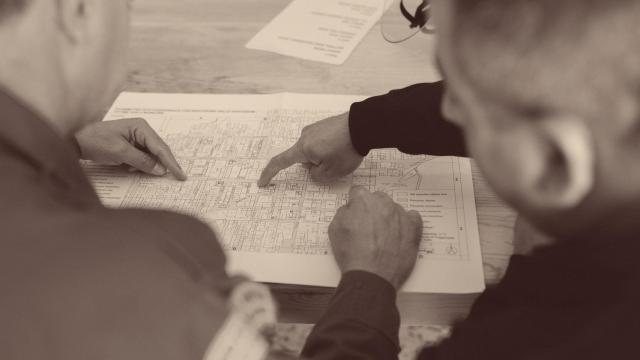 Dos ingenieros.