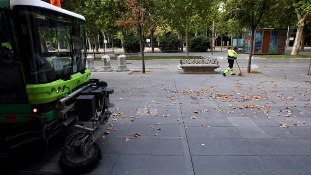 Imagen de archivo de operarios de limpieza en Valladolid